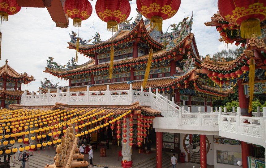 Kuala Lumpurin Little Indiasta pääsee Thean Hou-temppeliin nopeasti vaikkapa Grabilla.