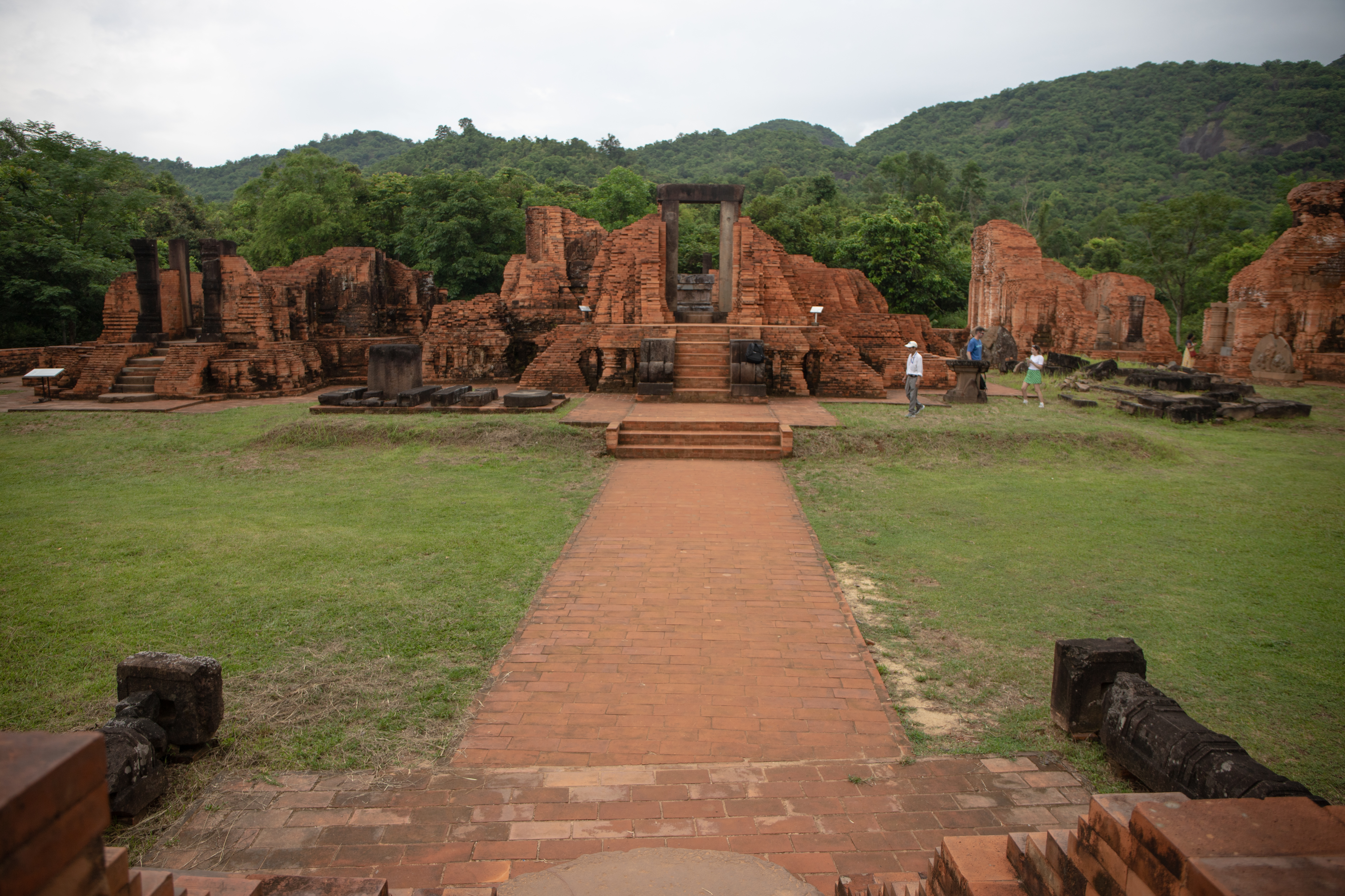 My Son Sanctuary on yksi maailman vanhimmista hindutemppelialueista ja samalla myös UNESCOn maailmanperintökohde.